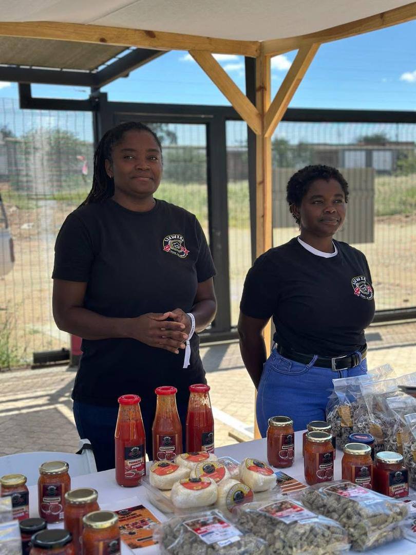 LizWise stand at small local market